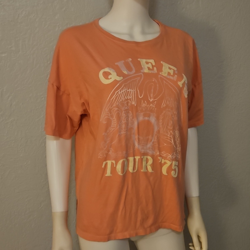 3/$30 AMERICAN EAGLE Peach Queen Band Tour 1975 Oversized T-Shirt - Picture 2 of 11